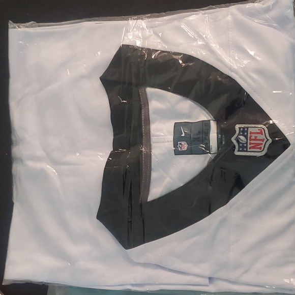 New Jalen Hurts Philadelphia Eagles Jersey Multiple Sizes - Picture 2 of 3